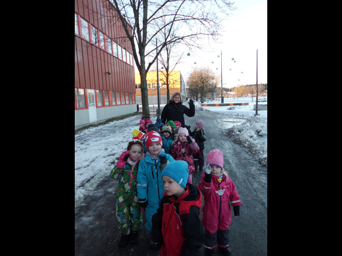 Tässä om Maahiset, ryhmässä on 14 lasta ja 3 pedagogia.